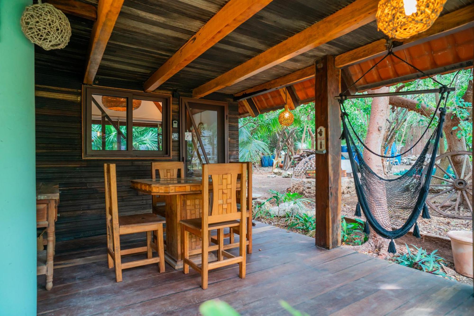 Chechen, Wooden In Tropical Garden Hébergement de vacances